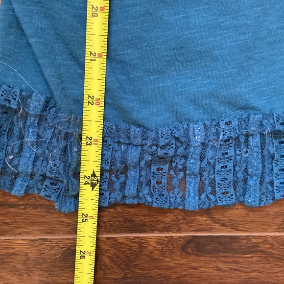 Cute teal coloured rose design top in size M - Picture 14 of 14